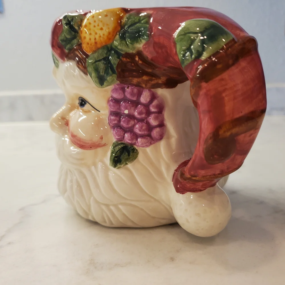 Wang's International Santa Claus Creamer & Sugar Set w/lid. Vintage